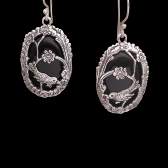 Elegant Silver and Black Bird Motif Earrings New - Picture 4 of 4